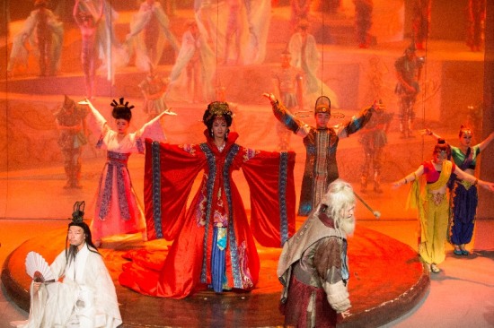 小伙反串演楊貴妃