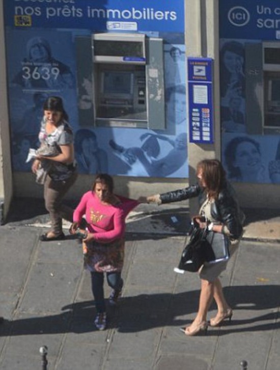 公然被搶無人幫忙