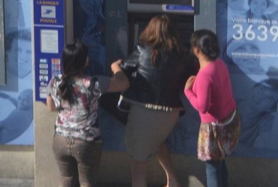 公然被搶無人幫忙