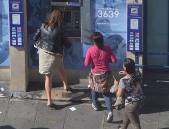 公然被搶無人幫忙