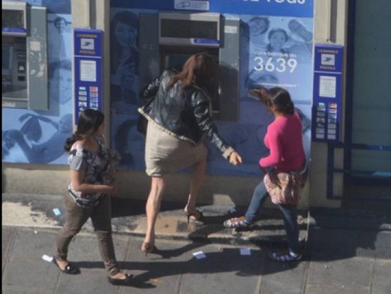 公然被搶無人幫忙