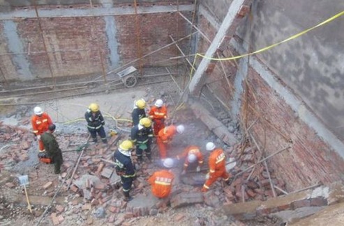 奶牛場圍墻坍塌