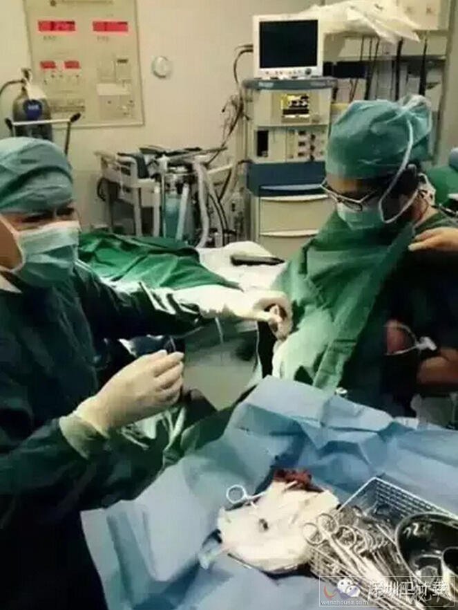 最美護(hù)士給手術(shù)中的嬰兒喂奶