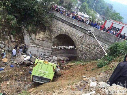 六安大巴墜橋事故