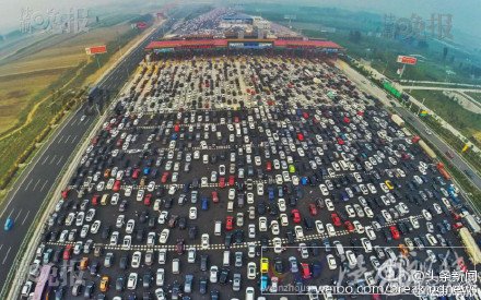 高速上出現大堵車