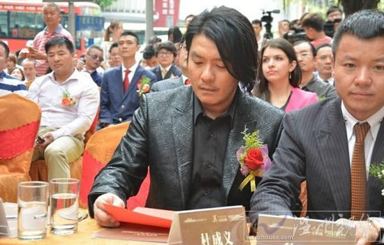 阿杜開美容醫(yī)院當(dāng)老板