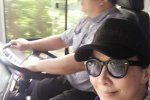 劉嘉玲坐公交出行 哪些明星喜歡坐公交出行