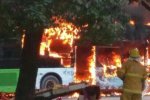 咸寧公交車自燃 致潛山商業(yè)街大面積停電