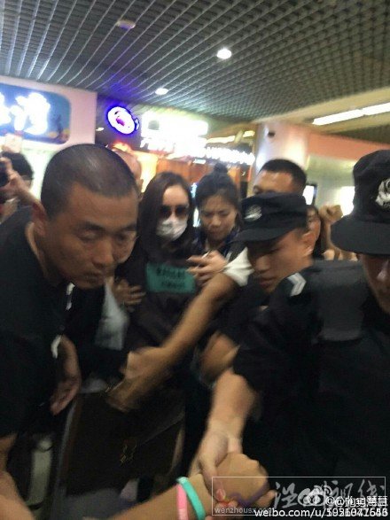 鹿晗跑男團現身機場 跑男3嘉賓到機場