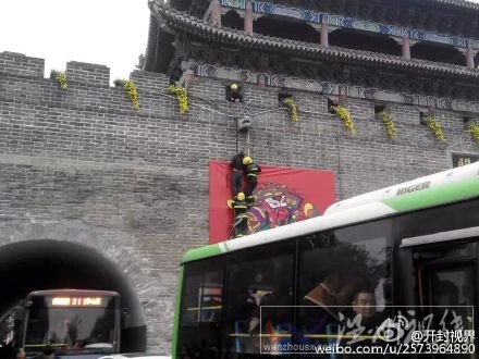 開封一老人在大梁門上吊死亡