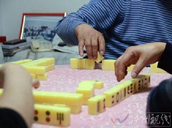 武漢吞鑰匙男 輸錢被吐槽