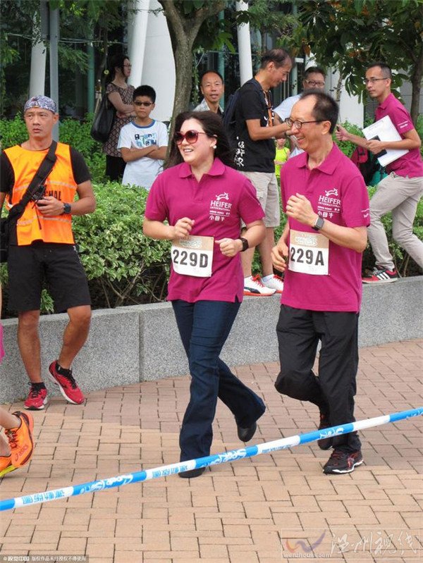 伏明霞婚后身材走樣