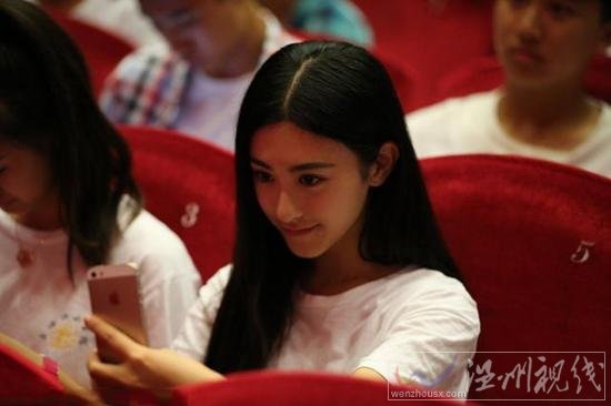 朱圣祎上戲開學典禮自拍照片