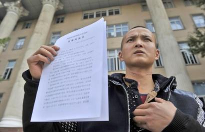 男子遭風(fēng)箏線割喉