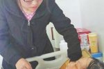 河南女孩祁曉巖照顧癱