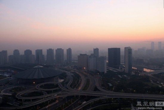 鄭州上空現黑色污染帶