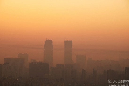 鄭州上空現黑色污染帶