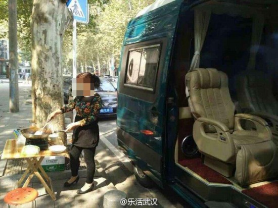 家長派房車駐校