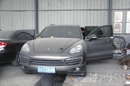 偷盜保時捷棄街頭 笨小偷把偷來的保時捷丟在街頭