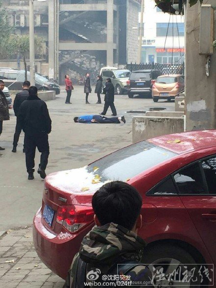 沈陽鐵西廣場有人跳樓