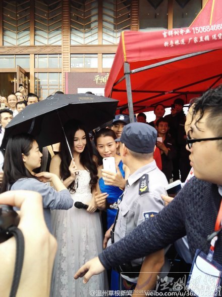 女神溫碧霞出場(chǎng)