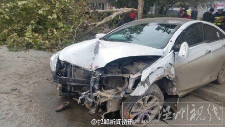 邯鄲河北工程大學東門車禍