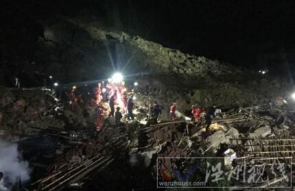 事故現(xiàn)場的救援仍在繼續(xù)