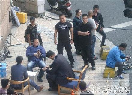 劉翔和姚明在片場休息