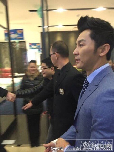 錄跑男導致右手骨折