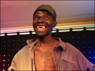 男子選丑大賽奪冠