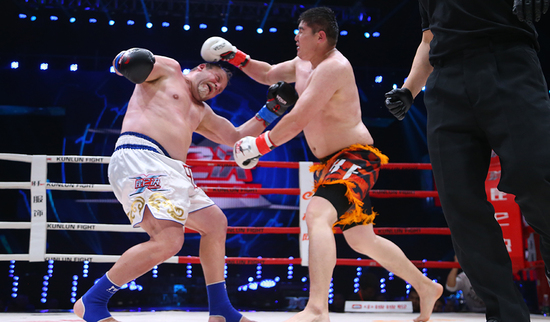 泰森死敵被暴揍