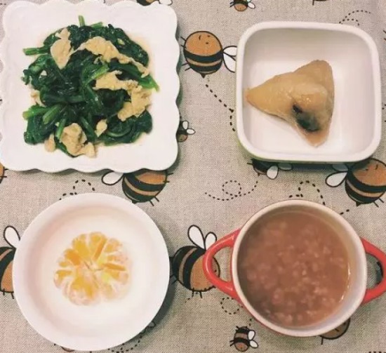 女子做早餐不重樣