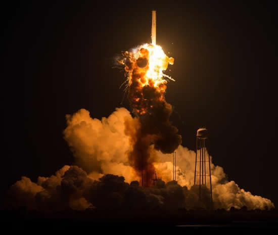 天鵝座飛船爆炸