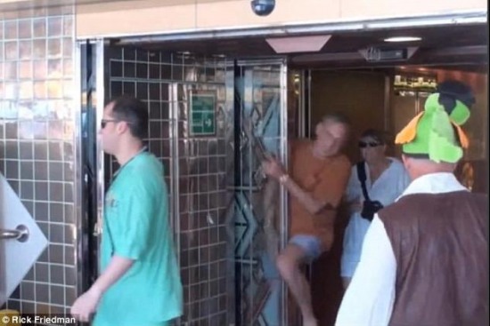 乘郵輪被撞傷獲賠