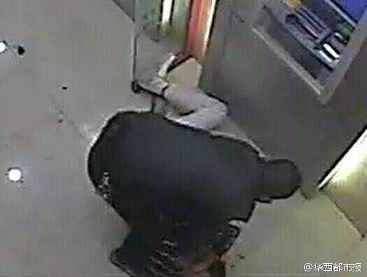 取錢遭劫打倒劫匪