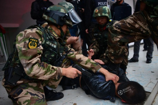 江西上饒槍擊案殺人犯持槍拒捕被擊斃