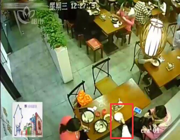 餐館碗給孩子接尿