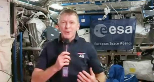 在太空錯撥電話