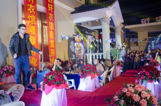 東占岙服裝店開業盛況