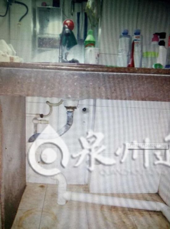 老漢偷拍租戶洗澡