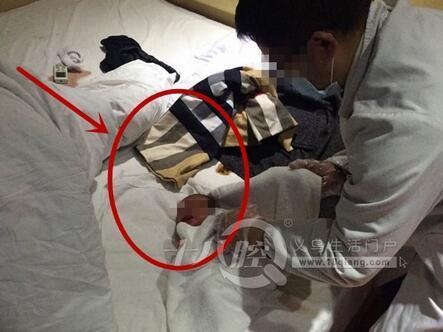 年輕女孩生下孩子