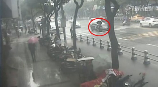 女司機斑馬線撞倒孕婦