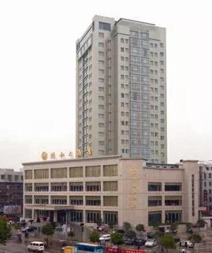 義烏男子20樓跳下奇跡生還