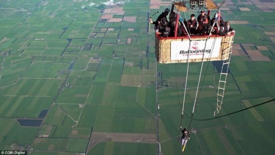 美女倒吊打破紀錄