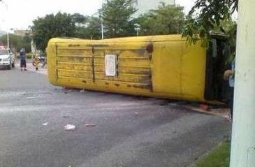 河北幼兒校車側翻