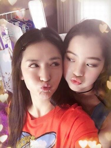 謝娜合影歐陽娜娜