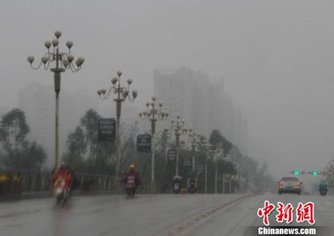 廣西大霧 3月16日廣西欽州強(qiáng)濃霧
