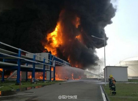 靖江德橋倉儲公司火災