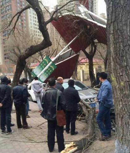 哈爾濱遭遇大風