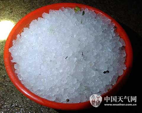 福建強(qiáng)對(duì)流天氣 永定 永安 南靖大風(fēng)暴雨還下冰雹